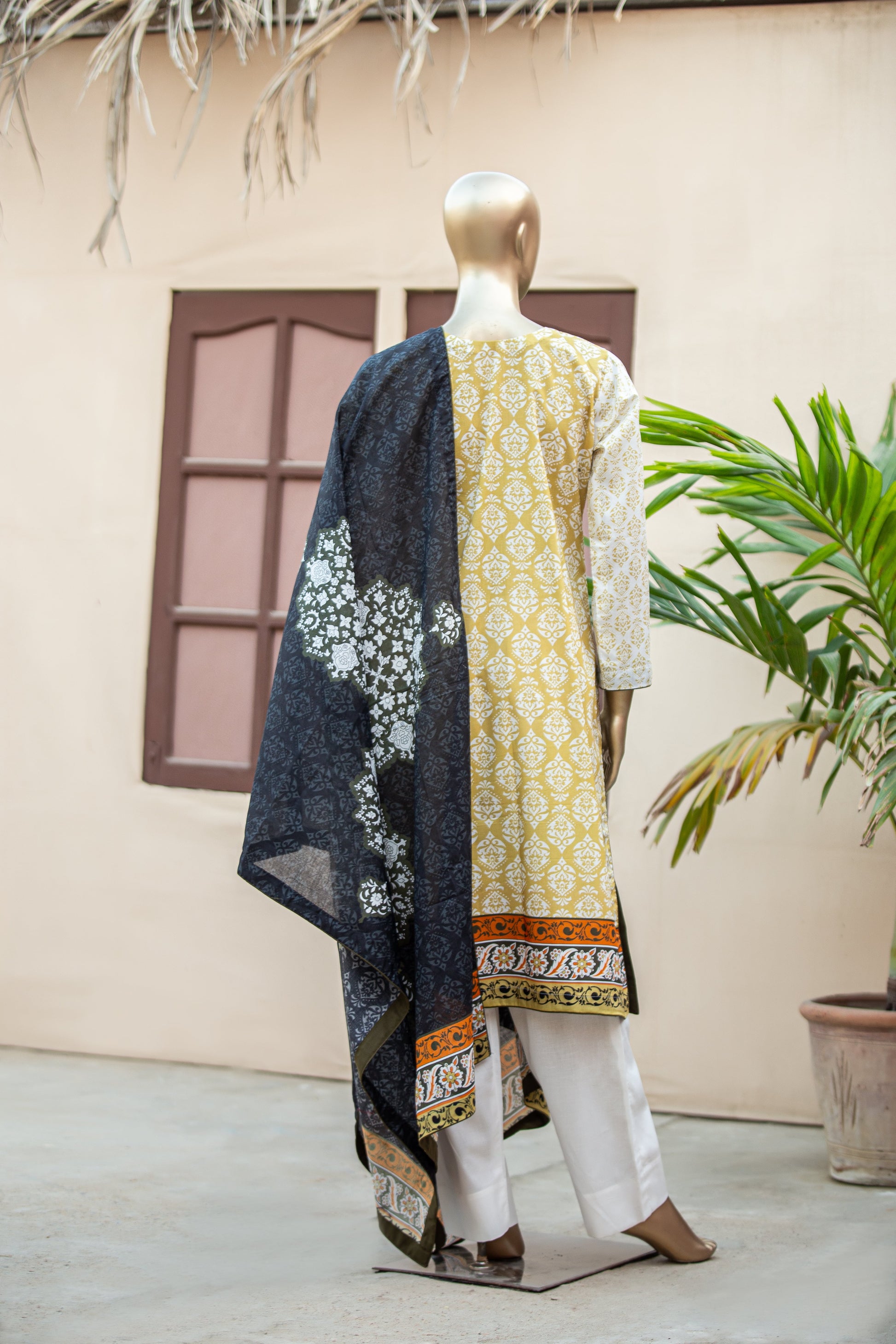 Simple Lawn Suit Design | 3 Piece Printed Lawn Suit Khola.pk Simple Lawn Suit Design | 3 Piece Printed Lawn Suit Khola.pk